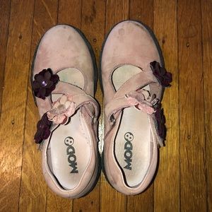 woonadres afdrijven Kolonel Mod8 | Shoes | Mod8 Mary Janes With Zigzag Flower Strap | Poshmark